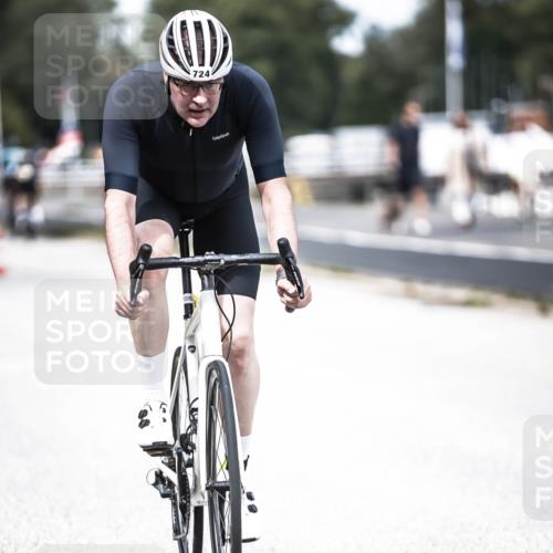 16.08.2026 - KN Förde Triathlon 2026 H.Heesch http://msf.ph/oto/9988839 16.08.2026 13:16:58 Radfahren 546, 583, 724 meine-sportfotos.de