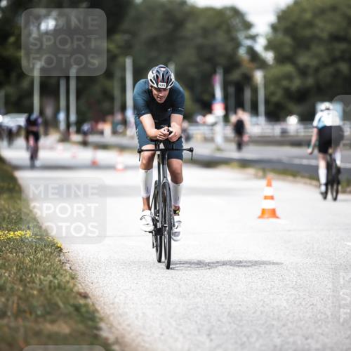 16.08.2026 - KN Förde Triathlon 2026 H.Heesch http://msf.ph/oto/9989003 16.08.2026 13:18:20 Radfahren 557, 702 meine-sportfotos.de