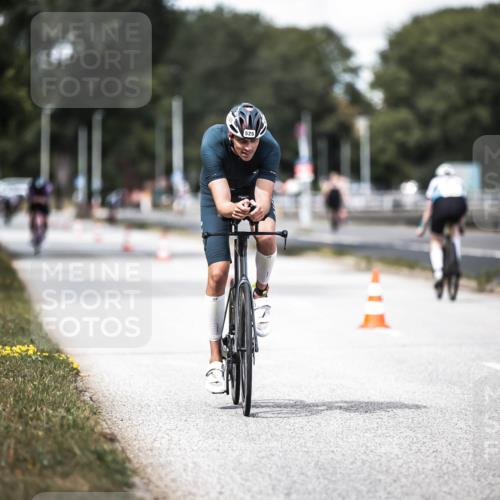 16.08.2026 - KN Förde Triathlon 2026 H.Heesch http://msf.ph/oto/9989006 16.08.2026 13:18:20 Radfahren 557, 702 meine-sportfotos.de