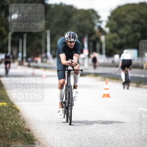 16.08.2026 - KN Förde Triathlon 2026 H.Heesch http://msf.ph/oto/9989007 16.08.2026 13:18:20 Radfahren 557, 702 meine-sportfotos.de