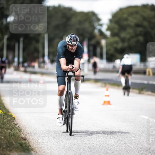 16.08.2026 - KN Förde Triathlon 2026 H.Heesch http://msf.ph/oto/9989008 16.08.2026 13:18:20 Radfahren 557, 702 meine-sportfotos.de