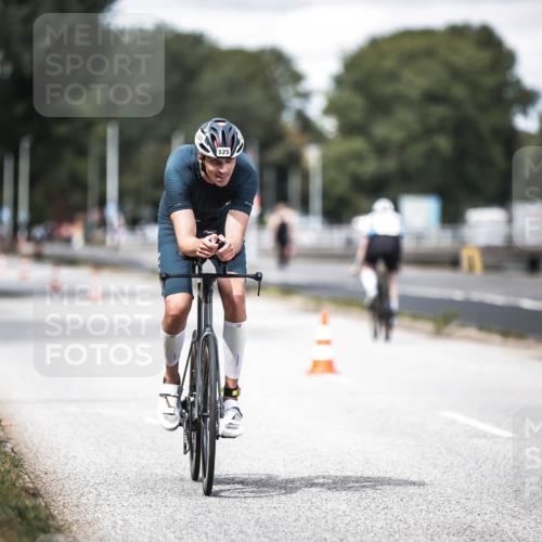 16.08.2026 - KN Förde Triathlon 2026 H.Heesch http://msf.ph/oto/9989010 16.08.2026 13:18:20 Radfahren 557, 702 meine-sportfotos.de