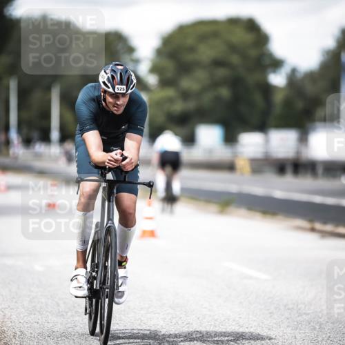 16.08.2026 - KN Förde Triathlon 2026 H.Heesch http://msf.ph/oto/9989016 16.08.2026 13:18:20 Radfahren 557, 702 meine-sportfotos.de