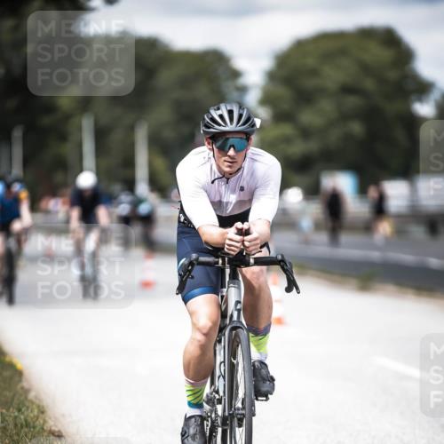 16.08.2026 - KN Förde Triathlon 2026 H.Heesch http://msf.ph/oto/9989072 16.08.2026 13:18:43 Radfahren 559, 566, 592, 597, 603, 609, 715, 718 meine-sportfotos.de