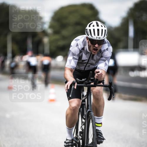 16.08.2026 - KN Förde Triathlon 2026 H.Heesch http://msf.ph/oto/9989103 16.08.2026 13:18:51 Radfahren 565, 609, 704 meine-sportfotos.de