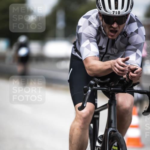 16.08.2026 - KN Förde Triathlon 2026 H.Heesch http://msf.ph/oto/9989111 16.08.2026 13:18:51 Radfahren 565, 609, 704 meine-sportfotos.de