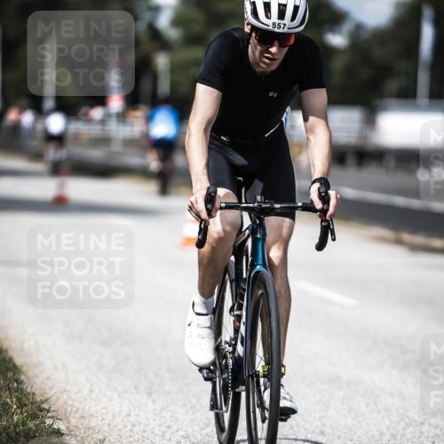 16.08.2026 - KN Förde Triathlon 2026 H.Heesch http://msf.ph/oto/9989385 16.08.2026 13:20:29 Radfahren 556, 588 meine-sportfotos.de