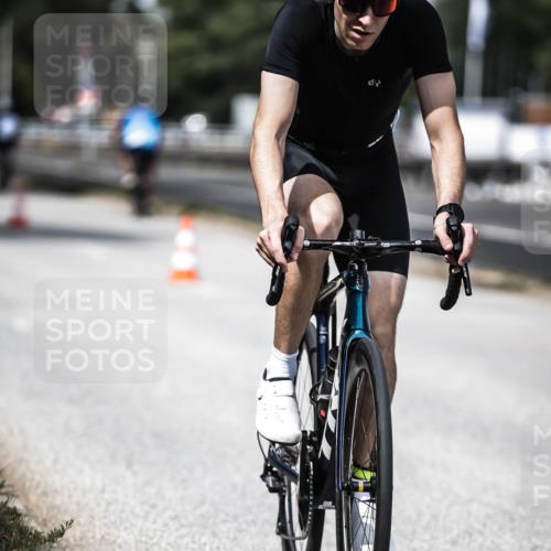 16.08.2026 - KN Förde Triathlon 2026 H.Heesch http://msf.ph/oto/9989388 16.08.2026 13:20:29 Radfahren 556, 588 meine-sportfotos.de
