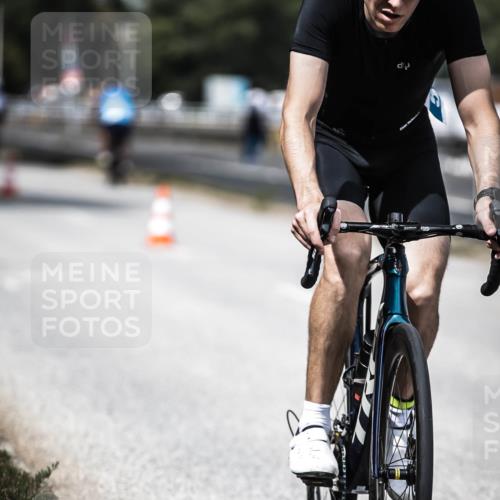16.08.2026 - KN Förde Triathlon 2026 H.Heesch http://msf.ph/oto/9989390 16.08.2026 13:20:29 Radfahren 556, 588 meine-sportfotos.de