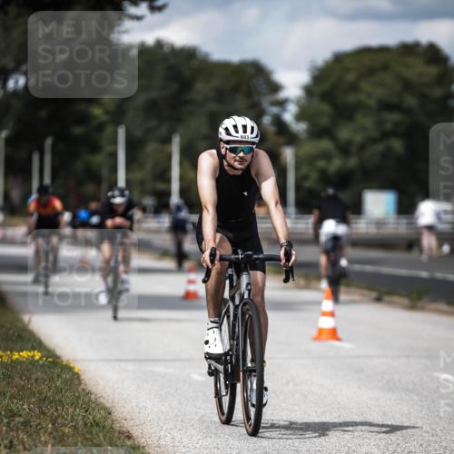 16.08.2026 - KN Förde Triathlon 2026 H.Heesch http://msf.ph/oto/9989500 16.08.2026 13:21:17 Radfahren 592, 597, 603, 608, 703 meine-sportfotos.de