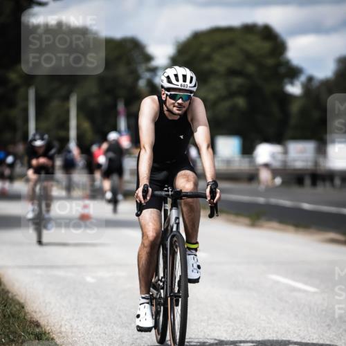 16.08.2026 - KN Förde Triathlon 2026 H.Heesch http://msf.ph/oto/9989507 16.08.2026 13:21:17 Radfahren 592, 597, 603, 608, 703 meine-sportfotos.de