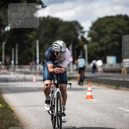 16.08.2026 - KN Förde Triathlon 2026 H.Heesch http://msf.ph/oto/9989714 16.08.2026 13:22:21 Radfahren 548, 599 meine-sportfotos.de