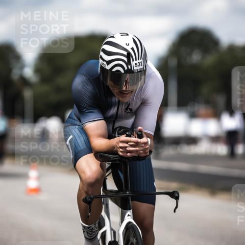 16.08.2026 - KN Förde Triathlon 2026 H.Heesch http://msf.ph/oto/9989730 16.08.2026 13:22:22 Radfahren 548, 599 meine-sportfotos.de