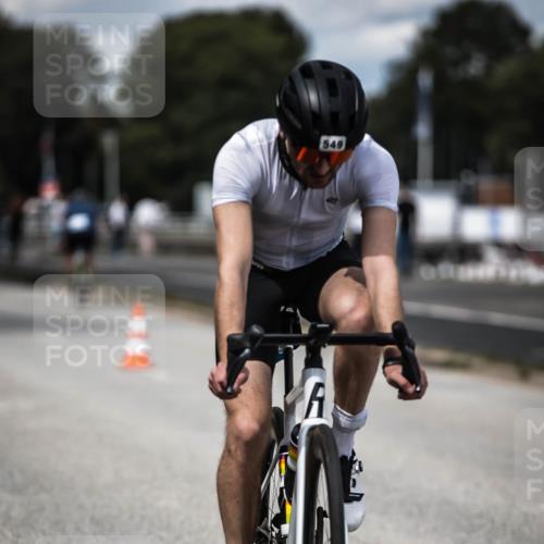 16.08.2026 - KN Förde Triathlon 2026 H.Heesch http://msf.ph/oto/9989771 16.08.2026 13:22:37 Radfahren 601, 721, 737 meine-sportfotos.de