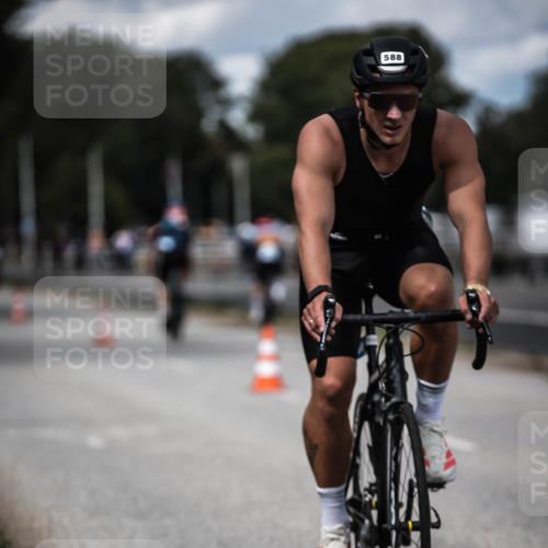 16.08.2026 - KN Förde Triathlon 2026 H.Heesch http://msf.ph/oto/9989859 16.08.2026 13:22:59 Radfahren 550, 739 meine-sportfotos.de