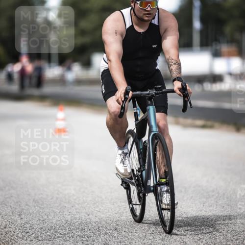 16.08.2026 - KN Förde Triathlon 2026 H.Heesch http://msf.ph/oto/9989968 16.08.2026 13:23:41 Radfahren 596, 608, 740, 747 meine-sportfotos.de