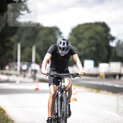 16.08.2026 - KN Förde Triathlon 2026 H.Heesch http://msf.ph/oto/9990323 16.08.2026 13:25:42 Radfahren 601, 711 meine-sportfotos.de