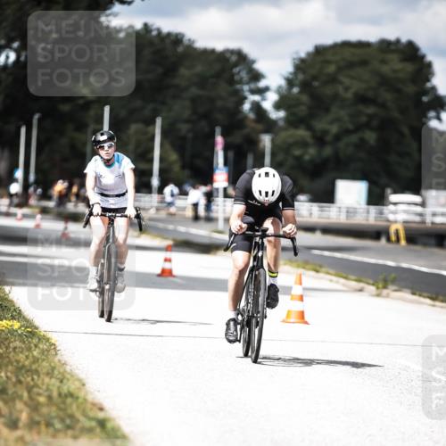 16.08.2026 - KN Förde Triathlon 2026 H.Heesch http://msf.ph/oto/9990386 16.08.2026 13:26:01 Radfahren 726, 731 meine-sportfotos.de