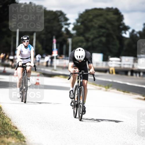16.08.2026 - KN Förde Triathlon 2026 H.Heesch http://msf.ph/oto/9990392 16.08.2026 13:26:01 Radfahren 726, 731 meine-sportfotos.de
