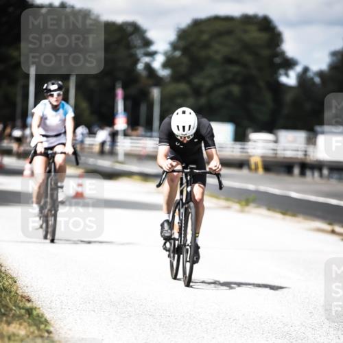 16.08.2026 - KN Förde Triathlon 2026 H.Heesch http://msf.ph/oto/9990393 16.08.2026 13:26:01 Radfahren 726, 731 meine-sportfotos.de