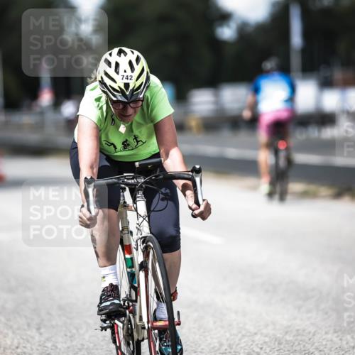 16.08.2026 - KN Förde Triathlon 2026 H.Heesch http://msf.ph/oto/9990521 16.08.2026 13:26:36 Radfahren 715, 742 meine-sportfotos.de