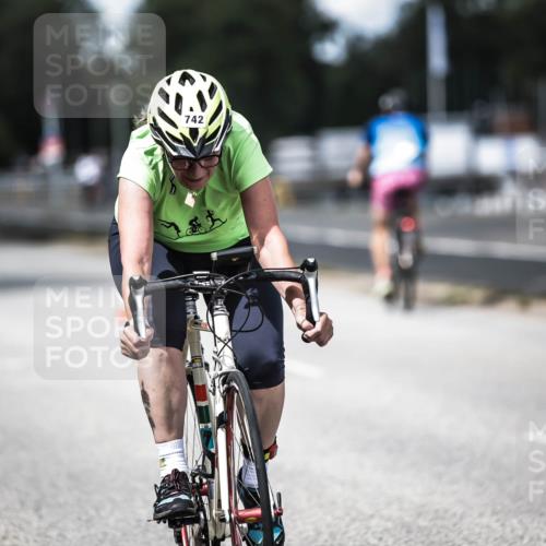 16.08.2026 - KN Förde Triathlon 2026 H.Heesch http://msf.ph/oto/9990522 16.08.2026 13:26:36 Radfahren 715, 742 meine-sportfotos.de