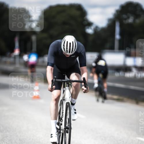 16.08.2026 - KN Förde Triathlon 2026 H.Heesch http://msf.ph/oto/9990531 16.08.2026 13:26:39 Radfahren 566, 715, 742 meine-sportfotos.de