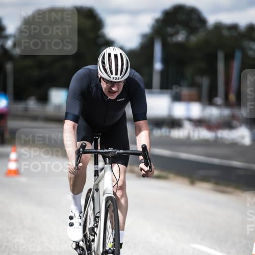 16.08.2026 - KN Förde Triathlon 2026 H.Heesch http://msf.ph/oto/9990536 16.08.2026 13:26:39 Radfahren 566, 715, 742 meine-sportfotos.de