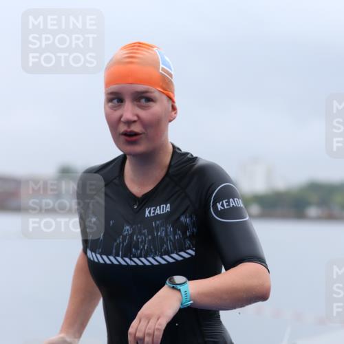 16.08.2026 - KN Förde Triathlon 2026 Antke Förster http://msf.ph/oto/9992347 16.08.2026 09:11:27 Schwimmen 1, 112, 113, 117, 118, 122, 140, 117, 133, 142 meine-sportfotos.de