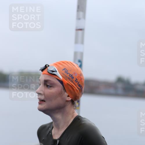 16.08.2026 - KN Förde Triathlon 2026 Antke Förster http://msf.ph/oto/9992380 16.08.2026 09:12:41 Schwimmen 127, 129, 130, 143, 160 meine-sportfotos.de