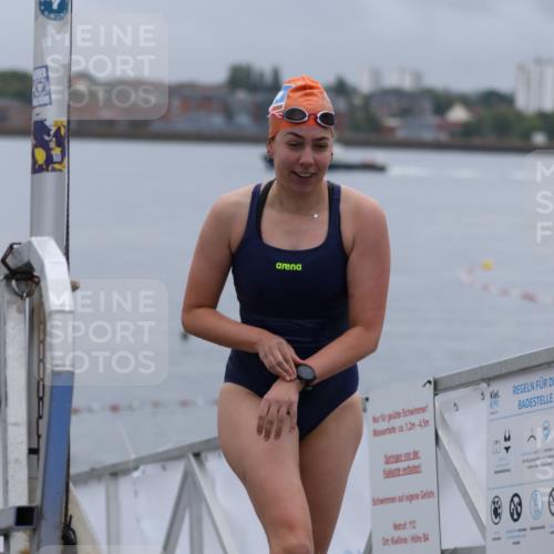 16.08.2026 - KN Förde Triathlon 2026 Antke Förster http://msf.ph/oto/9992383 16.08.2026 09:12:49 Schwimmen 130, 129, 143, 160 meine-sportfotos.de
