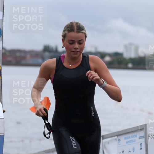 16.08.2026 - KN Förde Triathlon 2026 Antke Förster http://msf.ph/oto/9992445 16.08.2026 09:14:23 Schwimmen 120, 154, 125, 147, 149, 155, 162 meine-sportfotos.de
