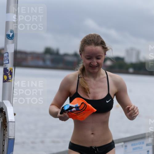 16.08.2026 - KN Förde Triathlon 2026 Antke Förster http://msf.ph/oto/9992480 16.08.2026 09:15:07 Schwimmen 145, 147, 153, 158, 159, 135, 145, 150, 153 meine-sportfotos.de