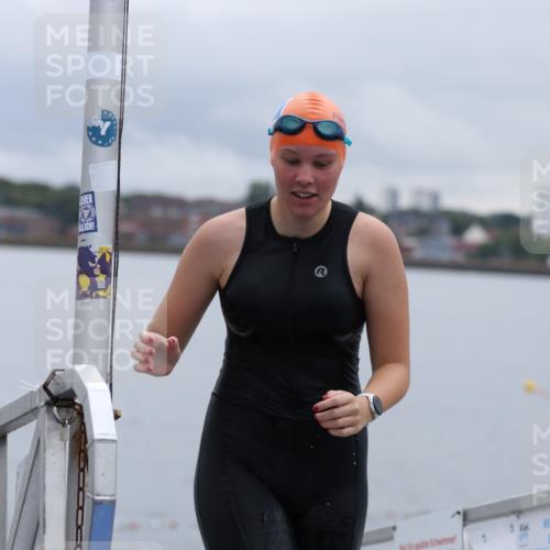 16.08.2026 - KN Förde Triathlon 2026 Antke Förster http://msf.ph/oto/9992626 16.08.2026 09:18:42 Schwimmen 178, 192, 203, 206, 164, 194, 198, 200, 205, 206, 212, 225 meine-sportfotos.de