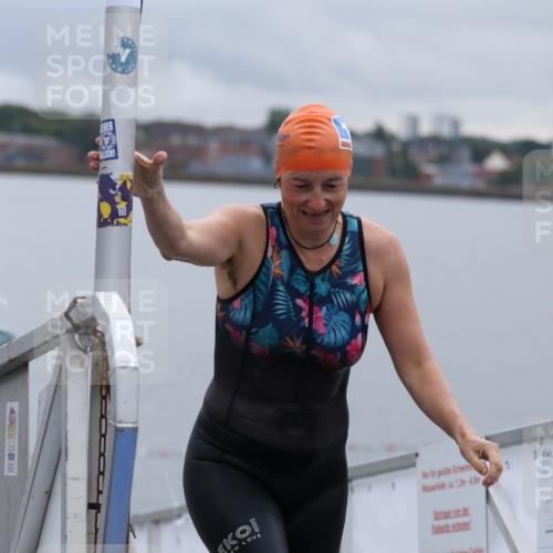 16.08.2026 - KN Förde Triathlon 2026 Antke Förster http://msf.ph/oto/9992674 16.08.2026 09:19:23 Schwimmen 184, 194, 195, 205, 211, 212, 225, 181, 201, 204 meine-sportfotos.de