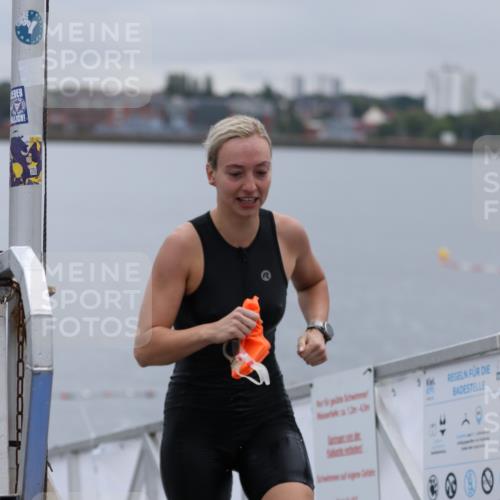 16.08.2026 - KN Förde Triathlon 2026 Antke Förster http://msf.ph/oto/9992751 16.08.2026 09:21:38 Schwimmen 213, 235, 248, 188, 202, 215, 229, 235, 242 meine-sportfotos.de