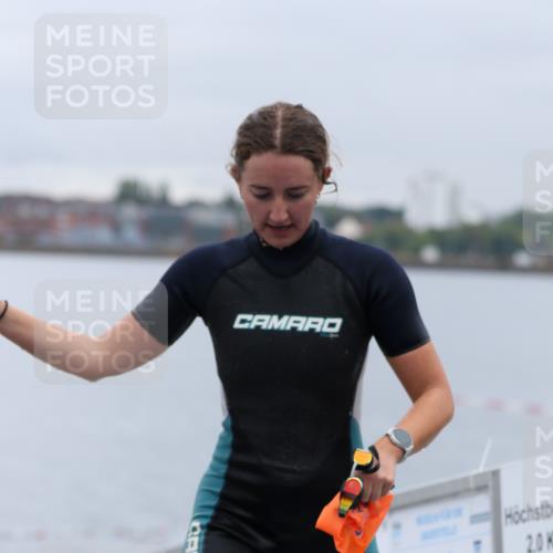 16.08.2026 - KN Förde Triathlon 2026 Antke Förster http://msf.ph/oto/9992762 16.08.2026 09:21:51 Schwimmen 202, 213, 235, 188, 215, 217, 229, 232, 242 meine-sportfotos.de