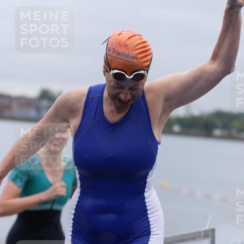 16.08.2026 - KN Förde Triathlon 2026 Antke Förster http://msf.ph/oto/9992776 16.08.2026 09:22:00 Schwimmen 188, 202, 215, 235, 216, 217, 229, 232, 242 meine-sportfotos.de