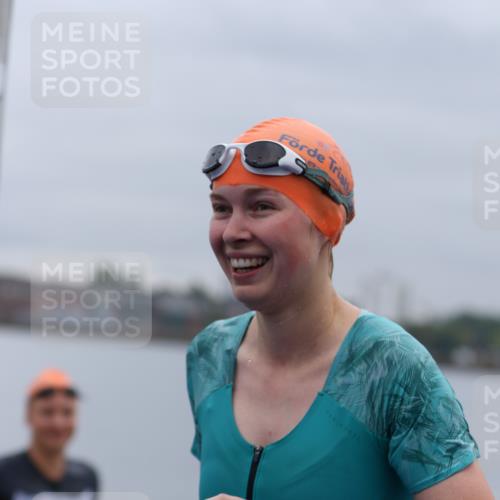 16.08.2026 - KN Förde Triathlon 2026 Antke Förster http://msf.ph/oto/9992781 16.08.2026 09:22:02 Schwimmen 188, 202, 215, 229, 235, 216, 217, 232, 242 meine-sportfotos.de