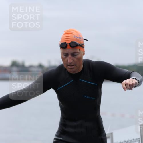 16.08.2026 - KN Förde Triathlon 2026 Antke Förster http://msf.ph/oto/9992816 16.08.2026 09:22:43 Schwimmen 182, 216, 219, 241, 258 meine-sportfotos.de