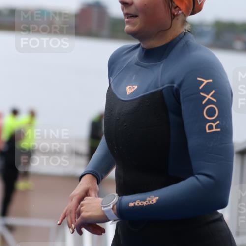 16.08.2026 - KN Förde Triathlon 2026 Antke Förster http://msf.ph/oto/9992881 16.08.2026 09:24:13 Schwimmen 244, 246, 251, 238 meine-sportfotos.de