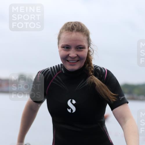 16.08.2026 - KN Förde Triathlon 2026 Antke Förster http://msf.ph/oto/9992886 16.08.2026 09:24:27 Schwimmen 238, 244, 251, 228 meine-sportfotos.de