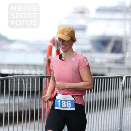 16.08.2026 - KN Förde Triathlon 2026 Antke Förster http://msf.ph/oto/9993561 16.08.2026 10:14:12 Laufen  meine-sportfotos.de