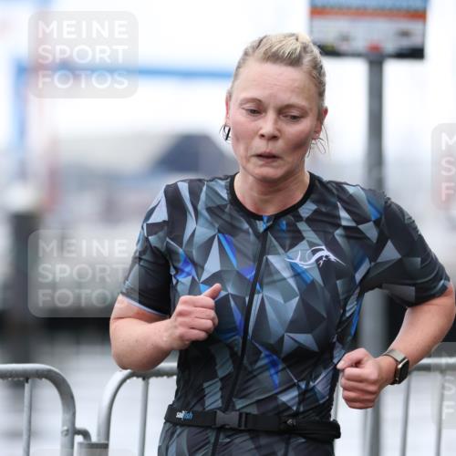 16.08.2026 - KN Förde Triathlon 2026 Antke Förster http://msf.ph/oto/9993975 16.08.2026 10:22:55 Laufen  meine-sportfotos.de