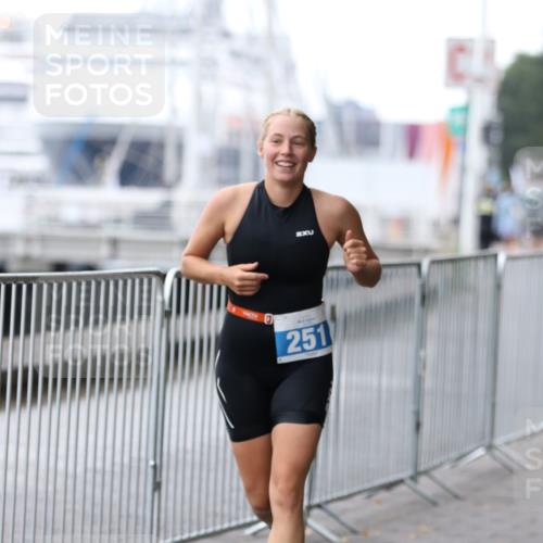 16.08.2026 - KN Förde Triathlon 2026 Antke Förster http://msf.ph/oto/9993995 16.08.2026 10:23:24 Laufen  meine-sportfotos.de