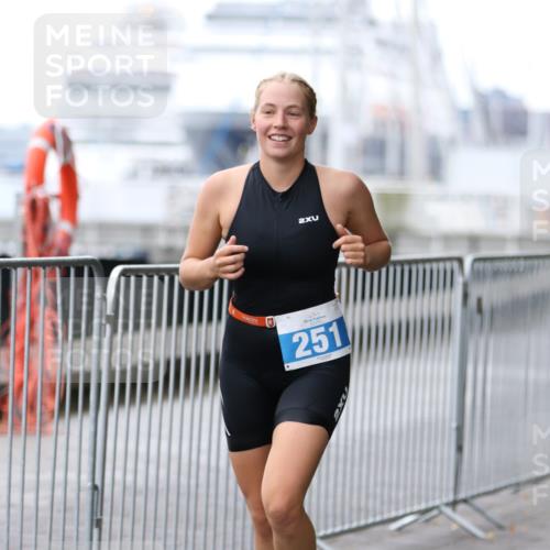 16.08.2026 - KN Förde Triathlon 2026 Antke Förster http://msf.ph/oto/9993996 16.08.2026 10:23:24 Laufen  meine-sportfotos.de