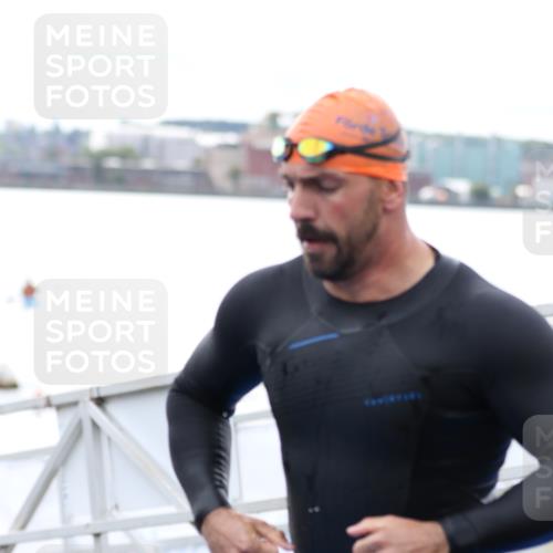 16.08.2026 - KN Förde Triathlon 2026 Antke Förster http://msf.ph/oto/9995379 16.08.2026 10:57:05 Schwimmen 337, 343, 345, 306 meine-sportfotos.de