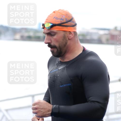 16.08.2026 - KN Förde Triathlon 2026 Antke Förster http://msf.ph/oto/9995380 16.08.2026 10:57:05 Schwimmen 337, 343, 345, 306 meine-sportfotos.de