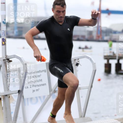 16.08.2026 - KN Förde Triathlon 2026 Antke Förster http://msf.ph/oto/9995394 16.08.2026 10:58:14 Schwimmen 322, 331, 339, 355, 359, 363, 367 meine-sportfotos.de