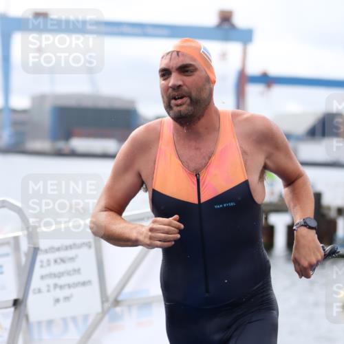 16.08.2026 - KN Förde Triathlon 2026 Antke Förster http://msf.ph/oto/9995438 16.08.2026 10:59:16 Schwimmen 328, 349, 371, 358 meine-sportfotos.de